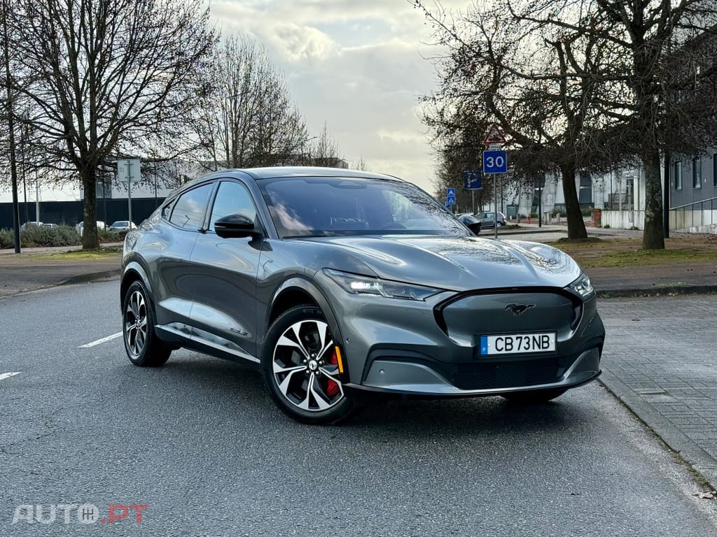 Ford Mustang Mach-E AWD PREMIUM