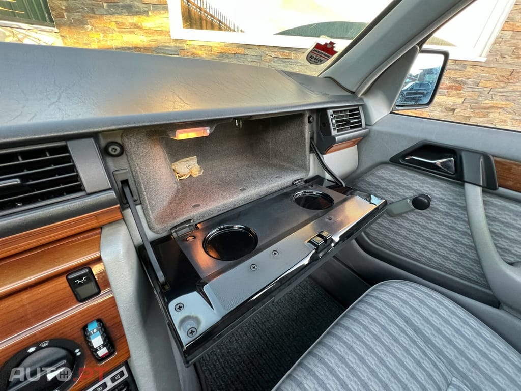 Mercedes-Benz W124 300 D