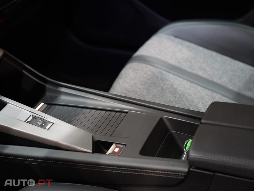 Peugeot 408 1.2 PureTech Allure EAT8