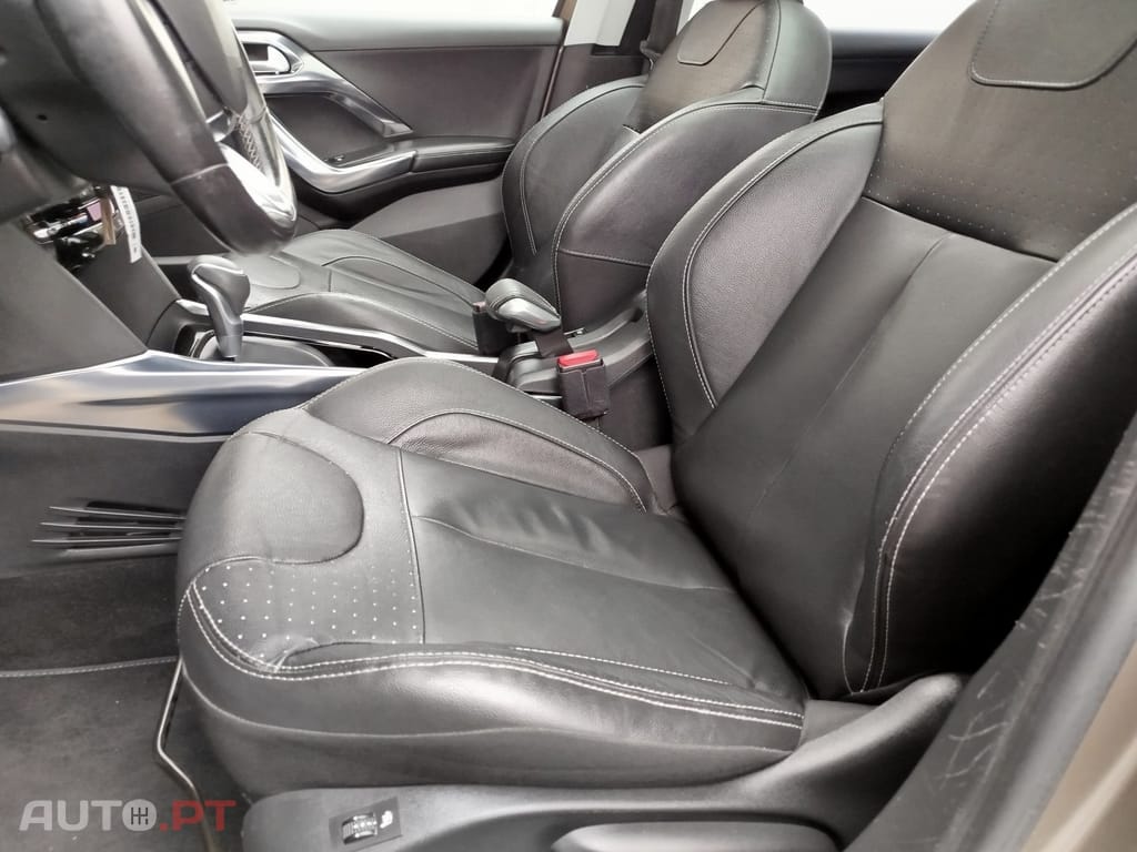 Peugeot 2008 1.2 PureTech Allure EAT6