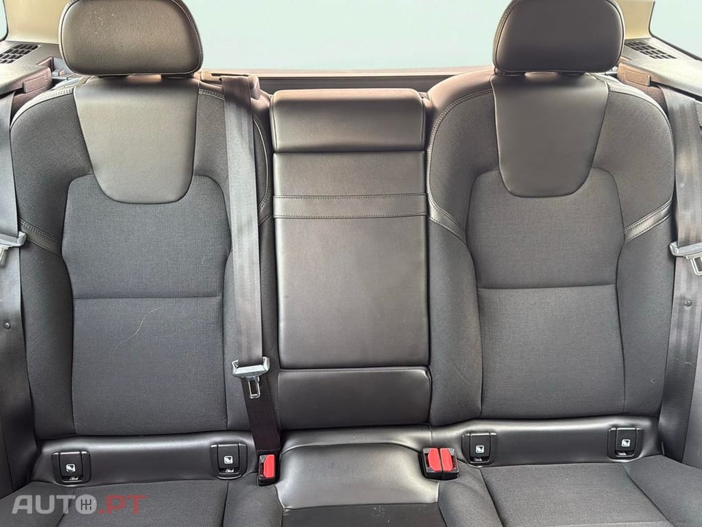 Volvo XC60 2.0 T8 PHEV Momentum Plus AWD