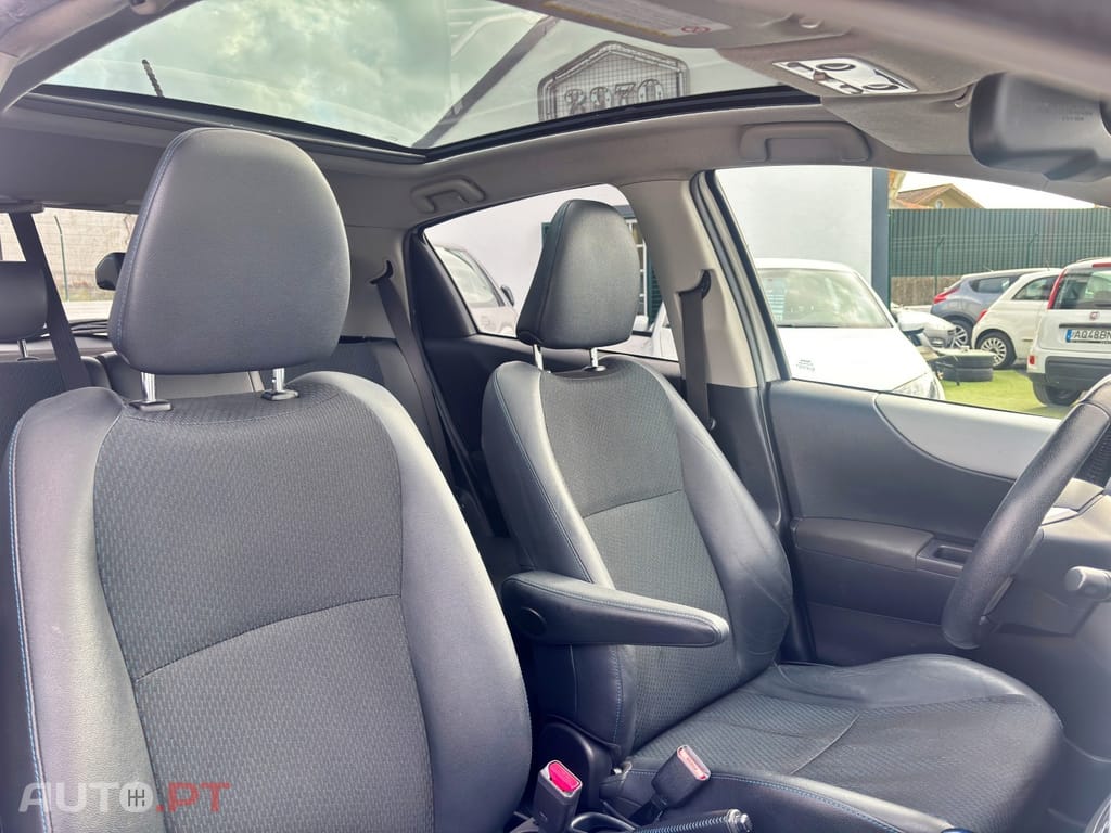 Toyota Yaris 1.5 HSD Square Collec.White