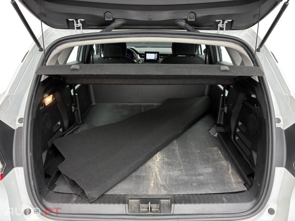 Renault Captur 1.6 E-Tech Business