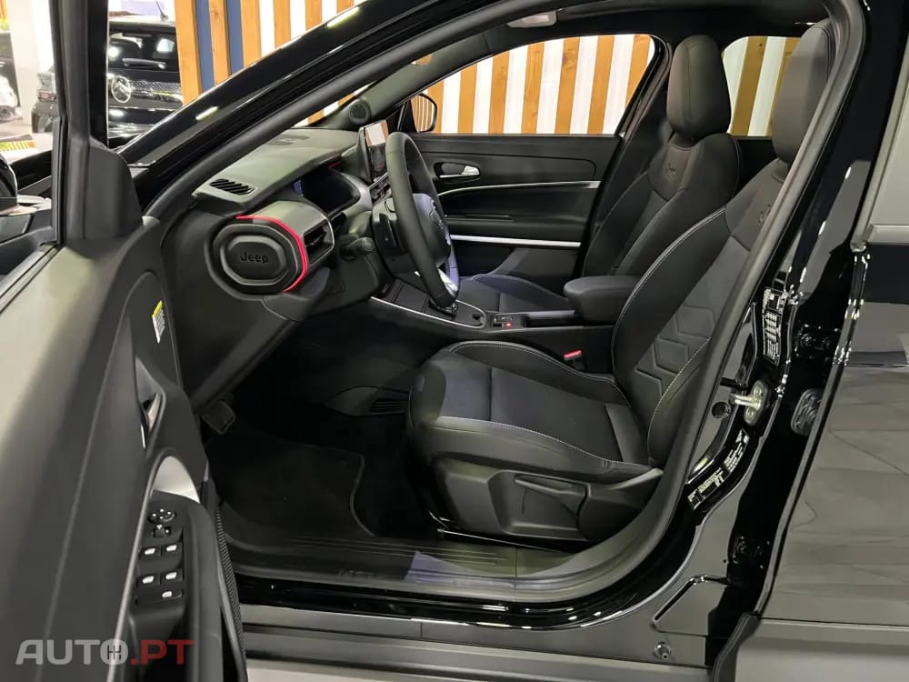 Jeep Avenger 1.2 e-Hybrid Summit DCT