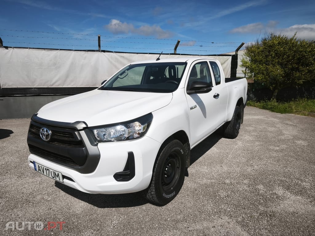 Toyota Hilux 2.4 D-4D 2WD CE CM 3L