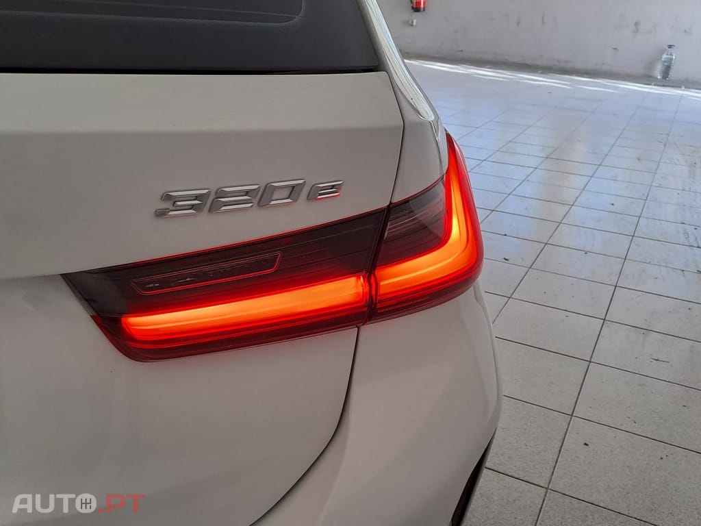 BMW 320 e Touring Pack Desportivo M Auto