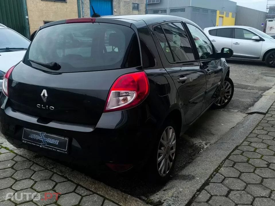 Renault Clio  1 2 16v 75 Tomtom Edition
