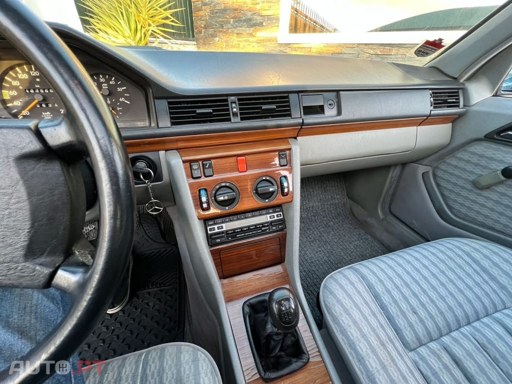 Mercedes-Benz W124 300 TD