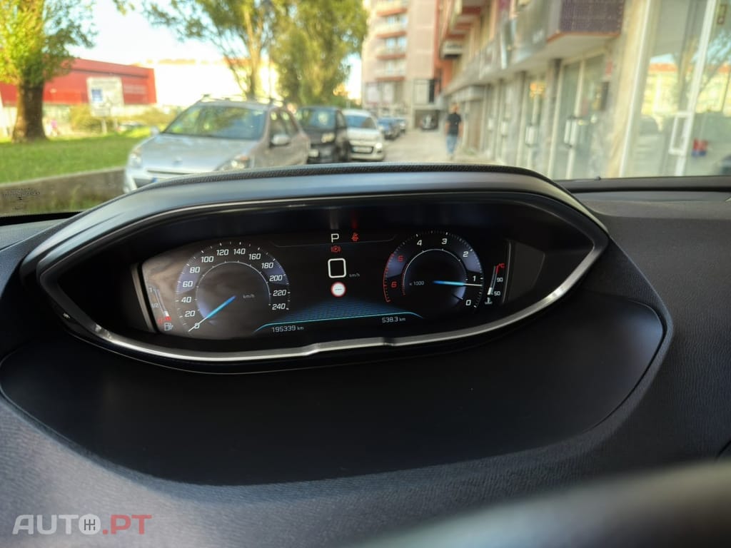 Peugeot 3008 1.6 BlueHDi Allure EAT6