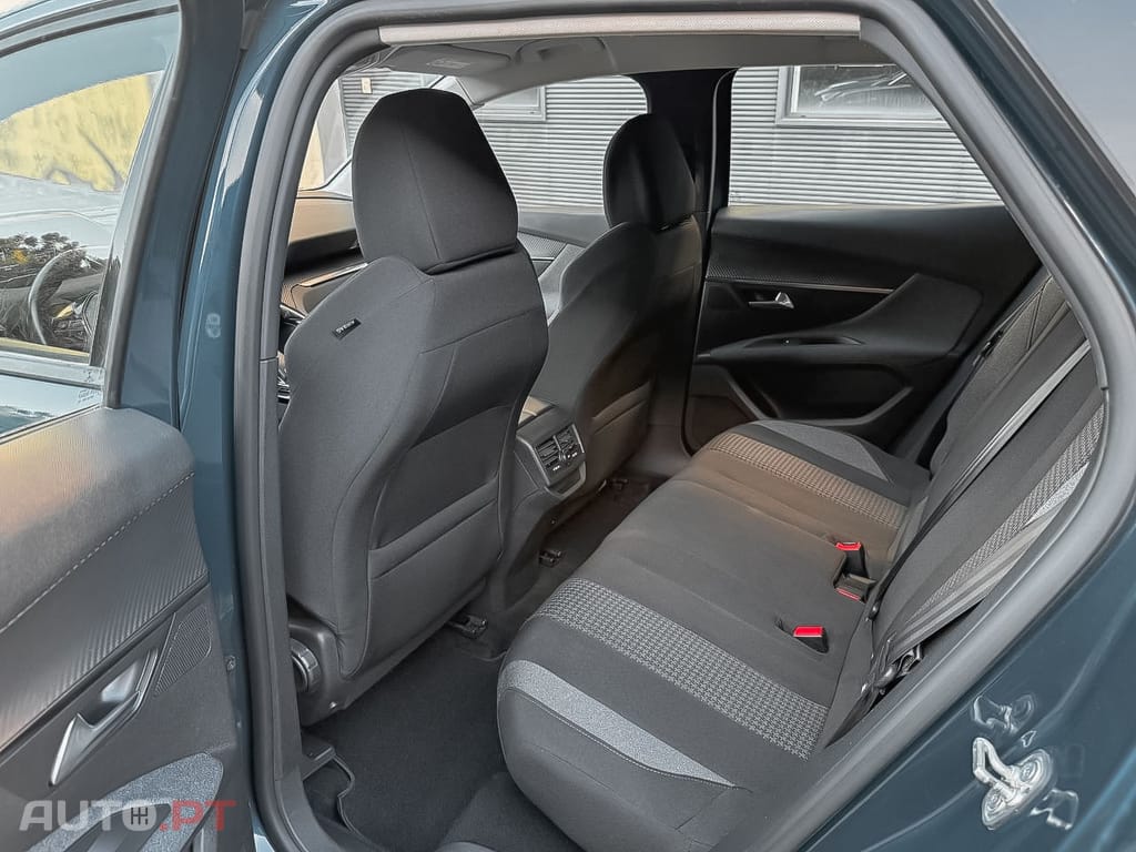 Peugeot 3008 PureTech 130 Stop & Start GPF EAT8 Active Pack