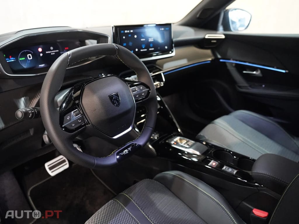 Peugeot E-2008 54 kWh GT