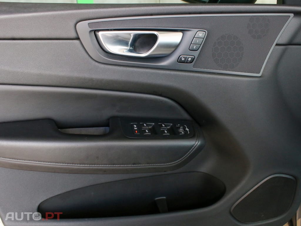 Volvo XC60 2.0 T6 PHEV Plus Dark AWD