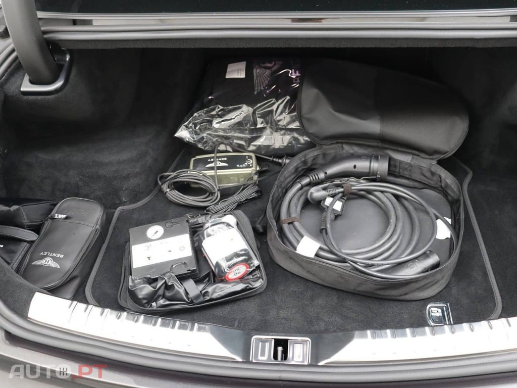 Bentley Flying Spur V6 Hybrid