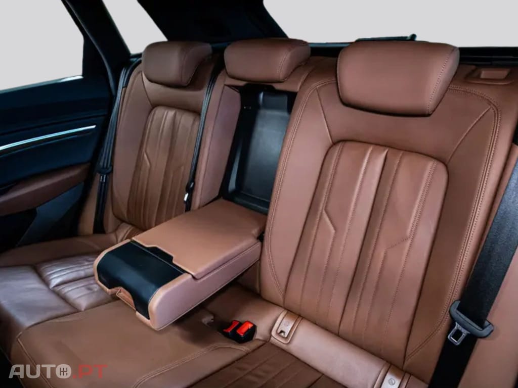 Audi E-Tron I.V.A DEDUTIVEL 55 S LINE 