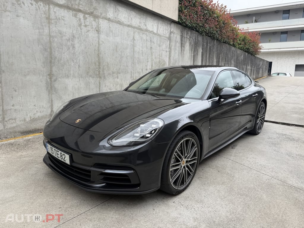 Porsche Panamera 4 E-Hybrid Platinum Edition