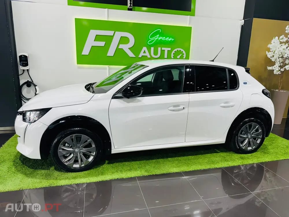 Peugeot E-208 50 kWh Style