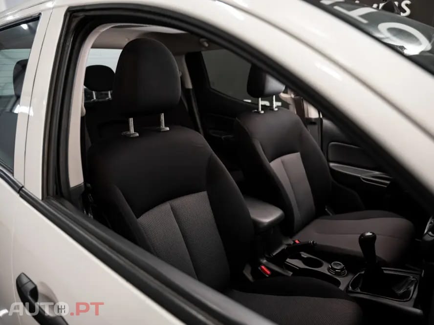 Mitsubishi L200 2.3 DI-D CD Invite 4WD