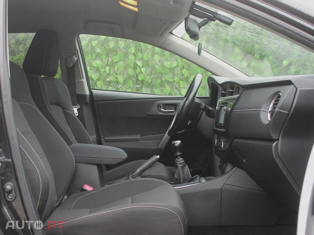 Toyota Auris 1.4 D-4D Exclusive