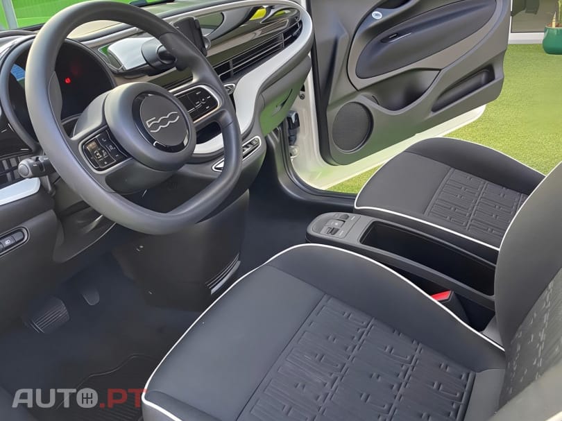 Fiat 500e Action