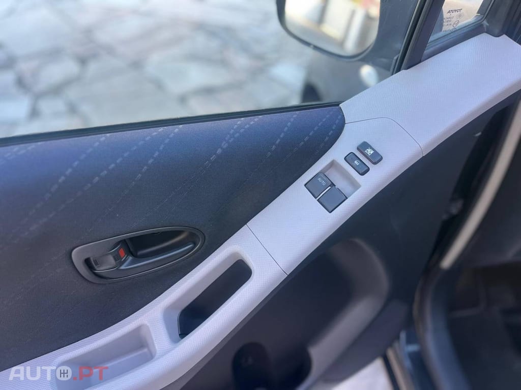 Toyota Yaris 1.0 VVT-i AC