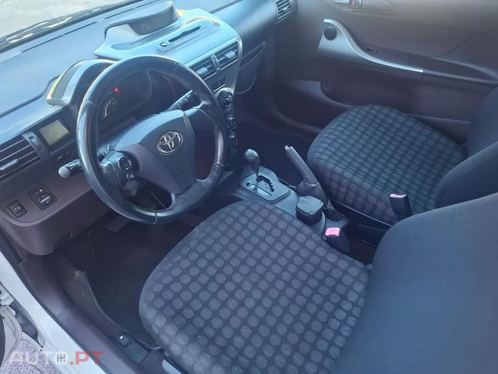 Toyota iQ 1.0 VVT-i 2 MultiDrive