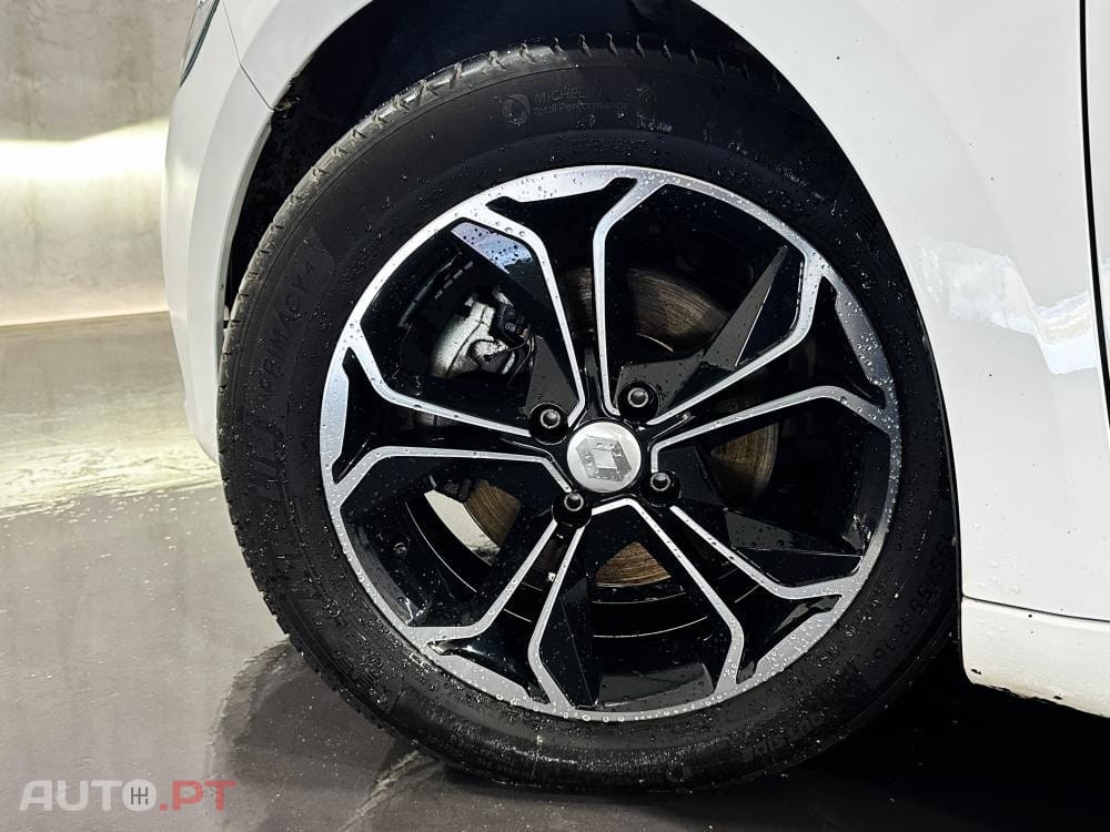 Renault Clio 1.6 E-Tech Intens