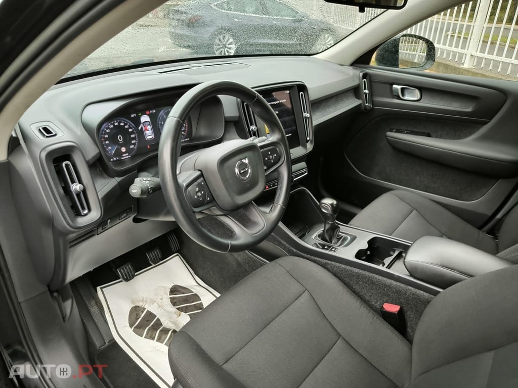 Volvo XC40 1.5 T2 Momentum Core