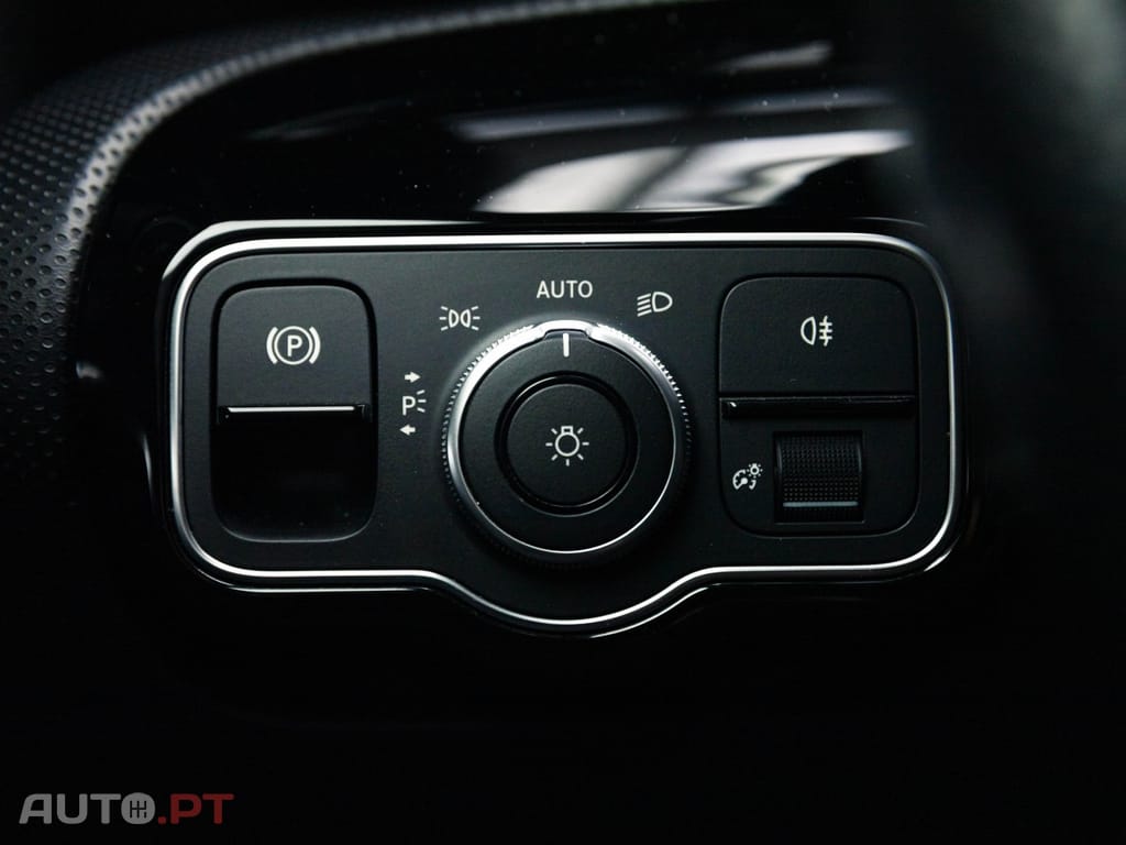 Mercedes-Benz A 250 e AMG Line