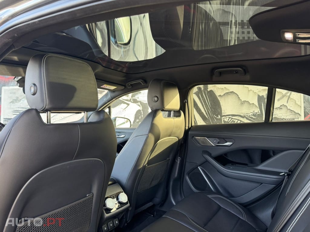 Jaguar I-Pace EV400 AWD SE