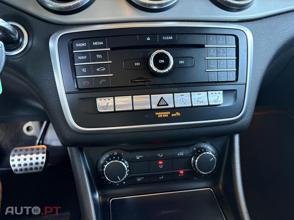 Mercedes-Benz CLA 180 AMG Line