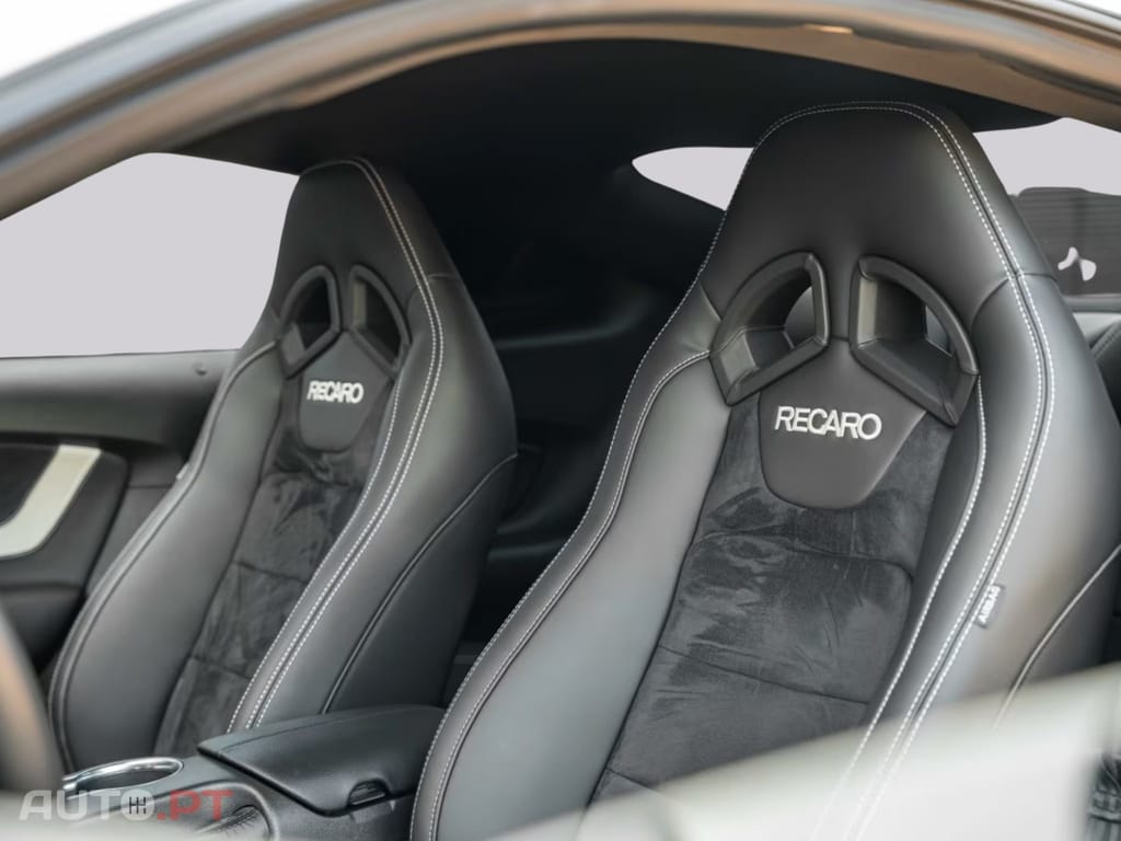 Ford Mustang 2,3 PERFORMA Premium GT 500 SHELBY 