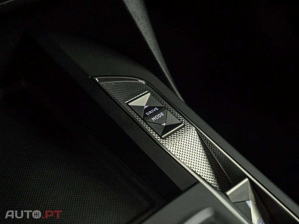 DS DS3 Crossback E-Tense Performance Line