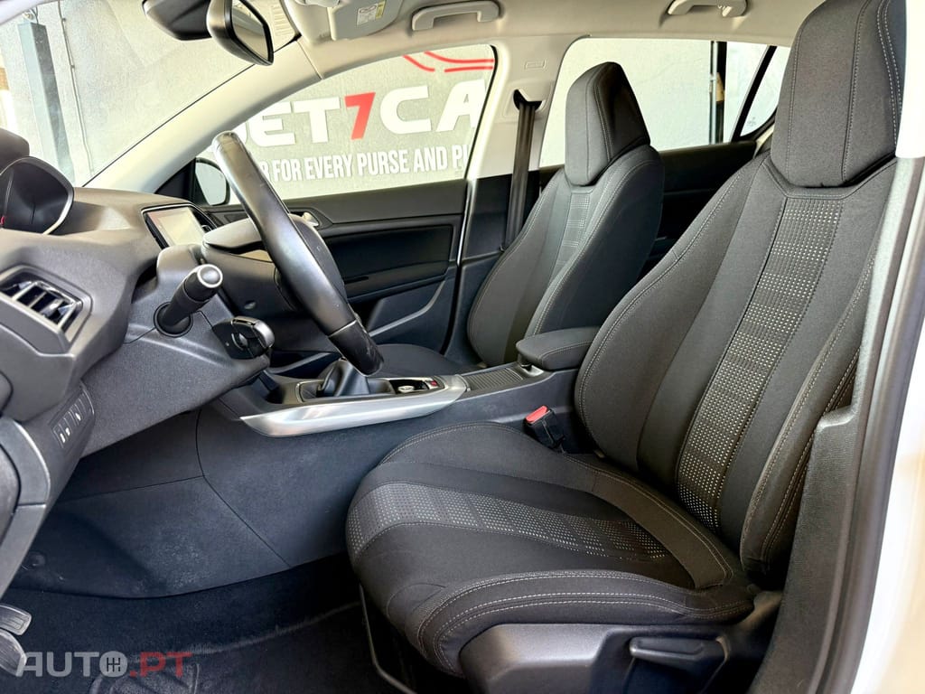 Peugeot 308 1.2 PureTech Allure Faróis Full LED