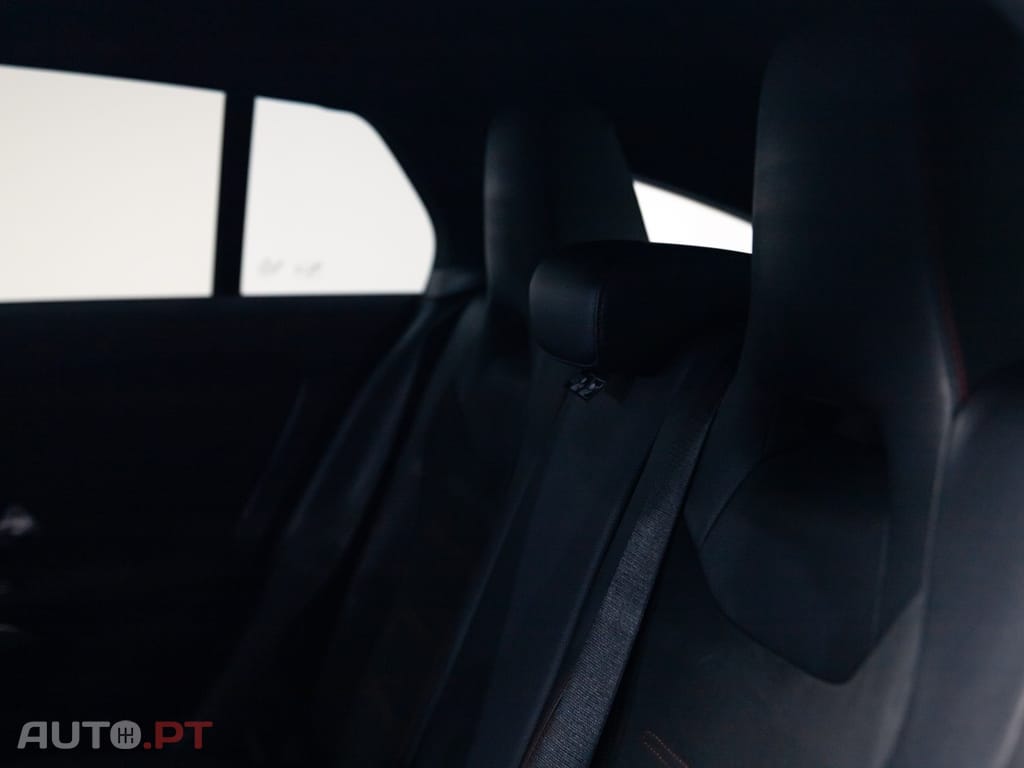 Mercedes-Benz CLA 250 e 8G-DCT AMG Line