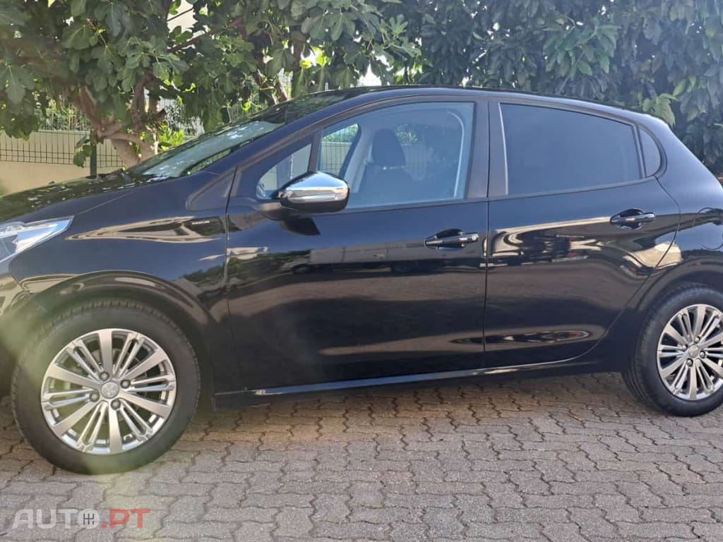 Peugeot 208 1,2 Signature