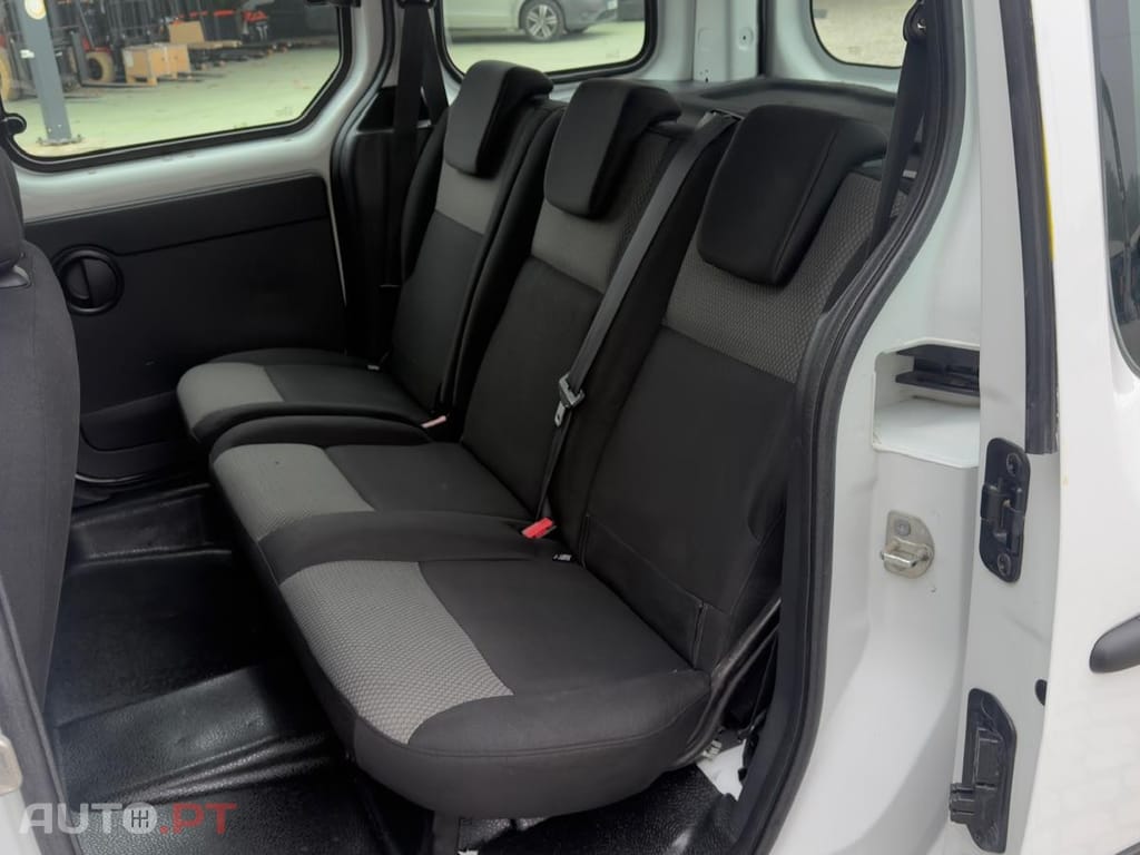 Renault Kangoo 5 LUGARES