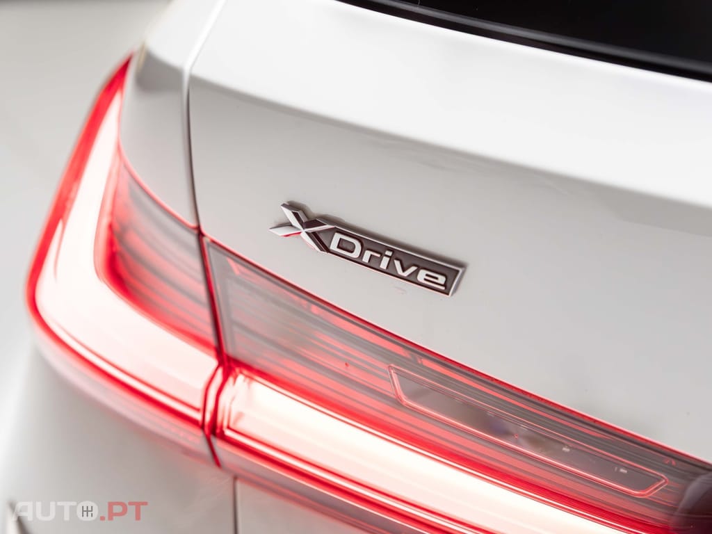 BMW 330 e Touring Pack Desportivo M Pro Auto