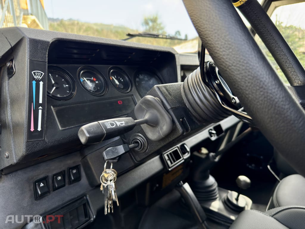 Land Rover Defender 90 2.5 TD5 Metal Top