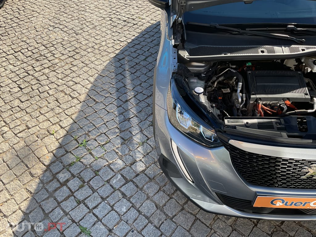 Peugeot E-2008 50 kWh Allure Pack
