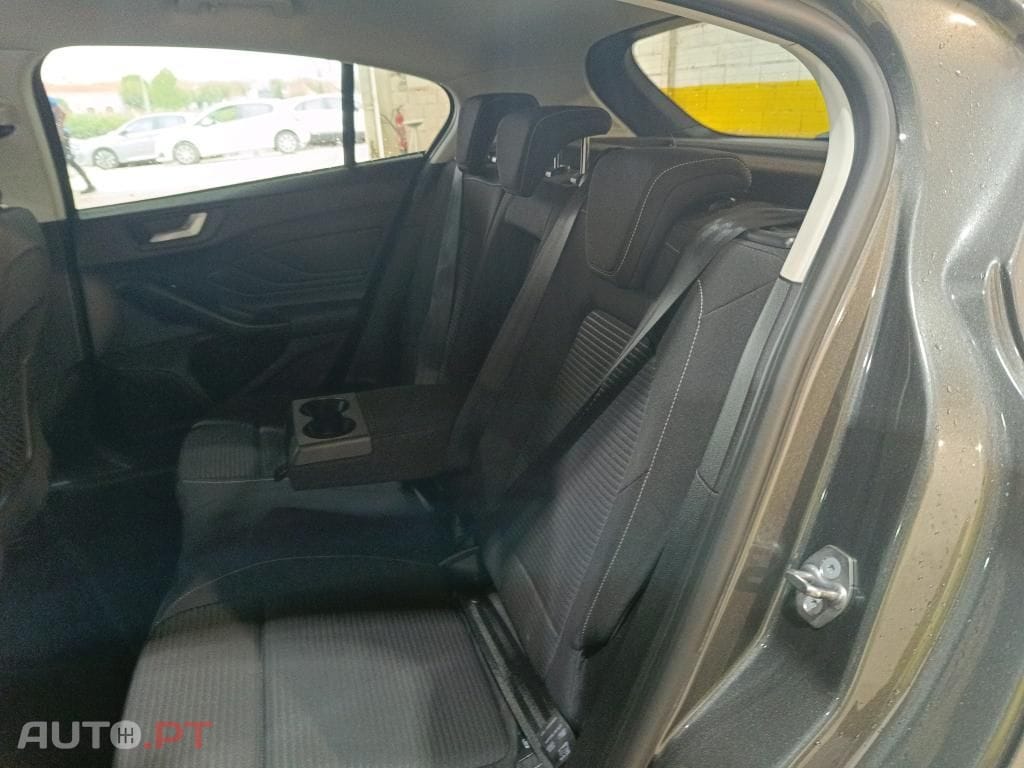 Ford Focus 1.0 EcoBoost MHEV Titanium