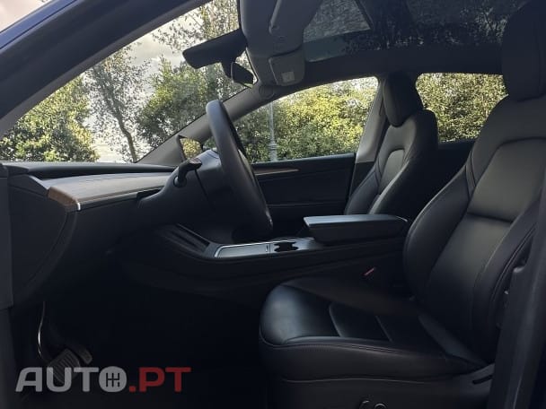 Tesla Model Y Standard RWD