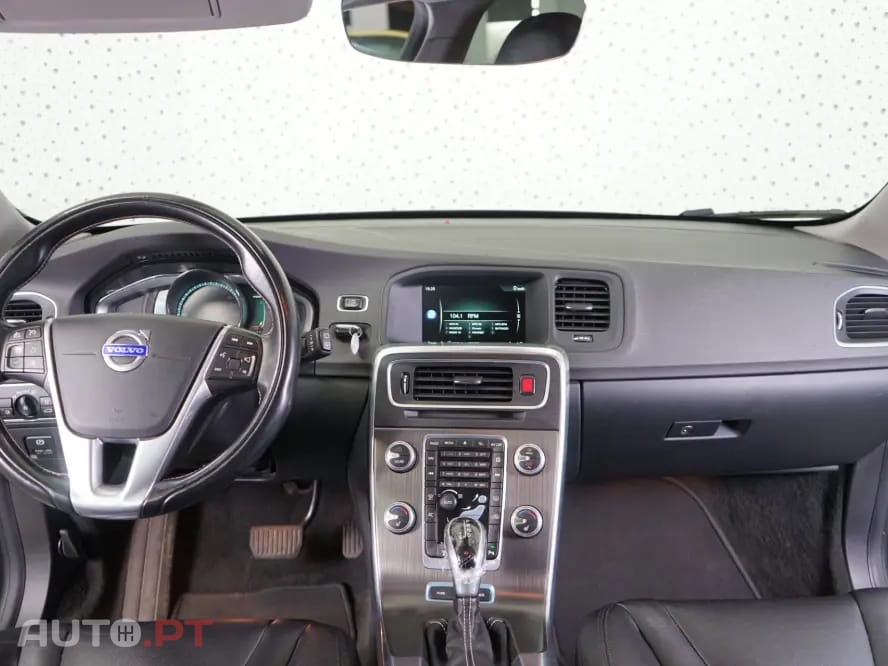 Volvo V60 2.4 D6 Momentum AWD Phev