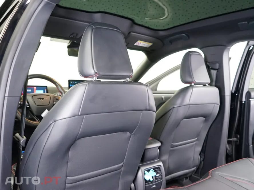 Ford Mustang Mach-E Extended Premium AWD 98 kWh