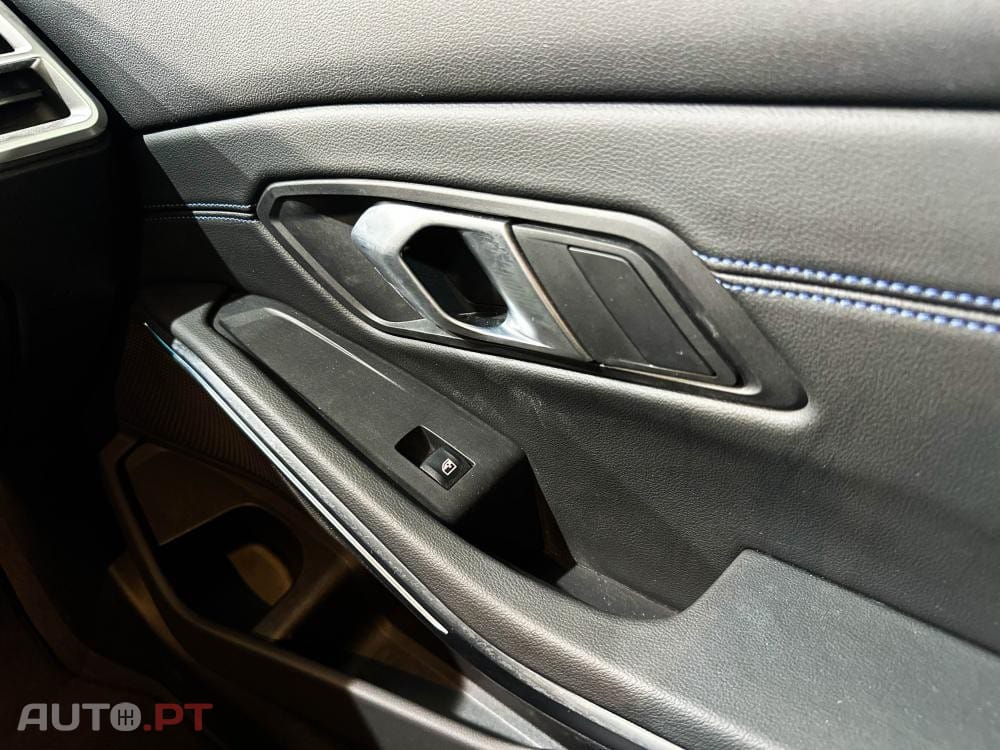 BMW 330 e Pack Desportivo M Auto