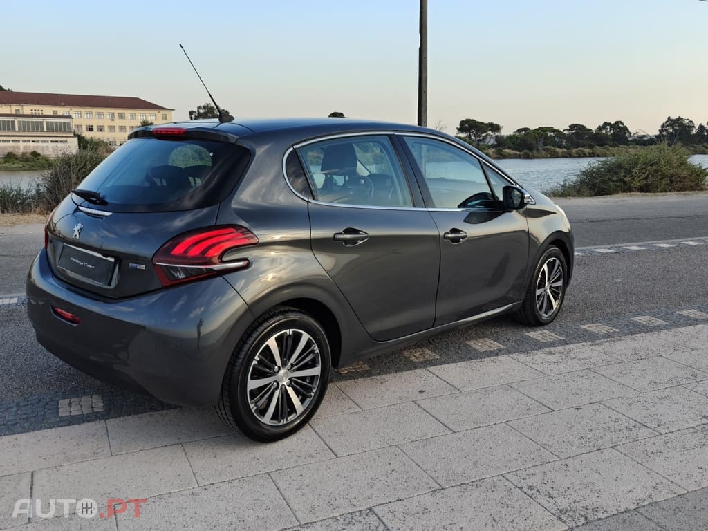 Peugeot 208 1.2 PureTech Allure EAT6