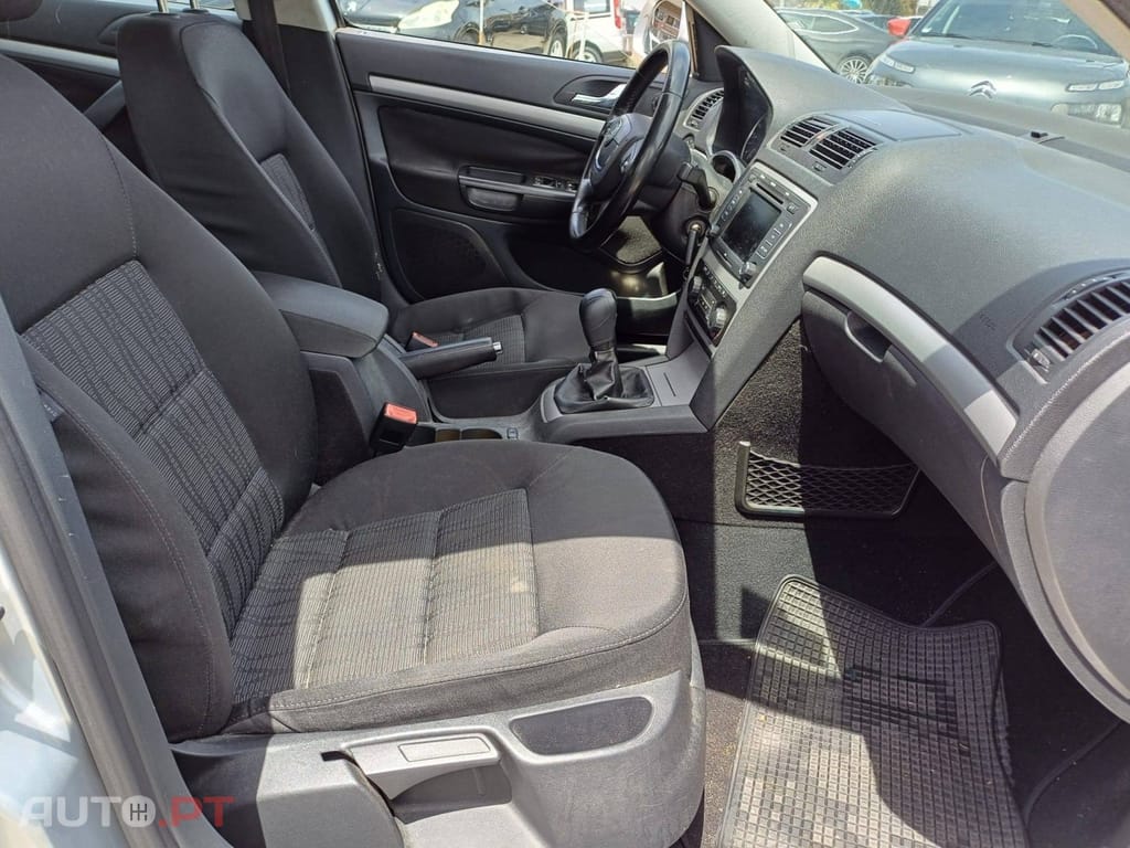 Skoda Octavia 1.6 TDI Ambiente — fotografia 10