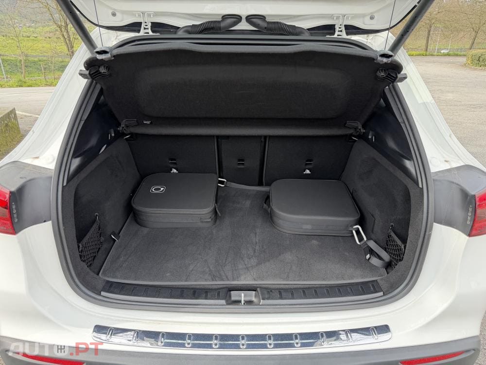 Mercedes-Benz EQA 300 4Matic Edition 1