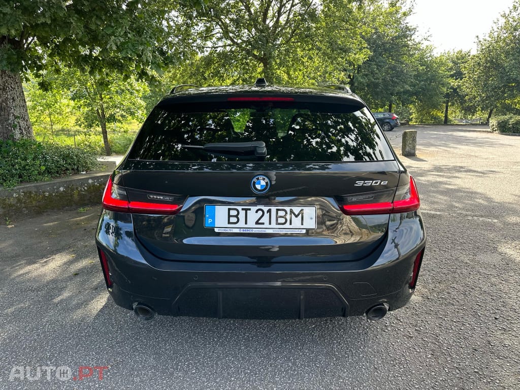 BMW 330 e Touring Pack Desportivo M Auto