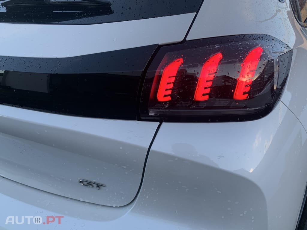 Peugeot E-208 GT