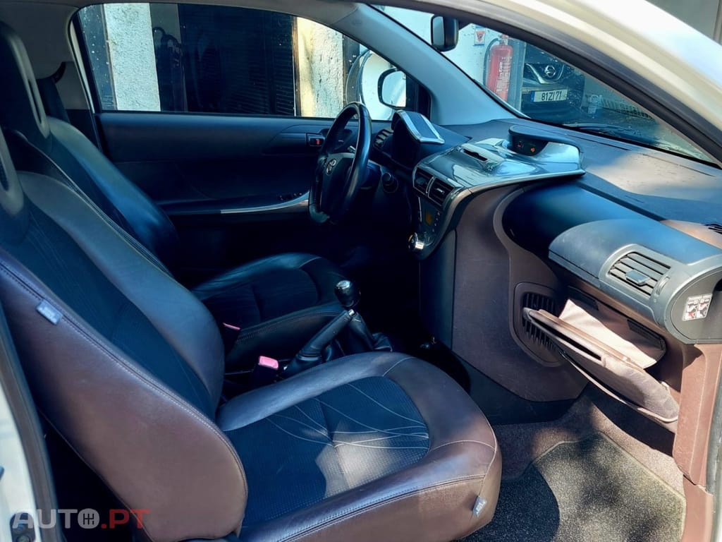 Toyota iQ 1.0 VVT-i
